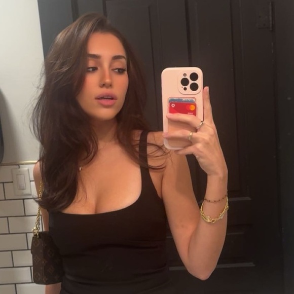 nadine_e_1008